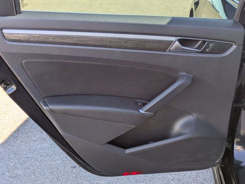 Used 2017 Volkswagen Passat 1.8T SE image 14