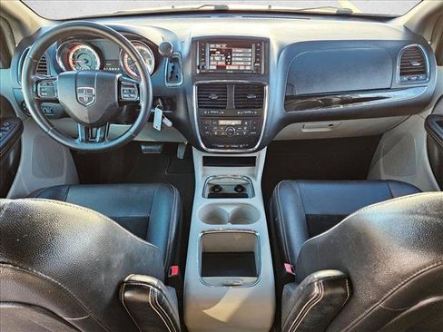 Used 2016 Dodge Grand Caravan SXT image 17