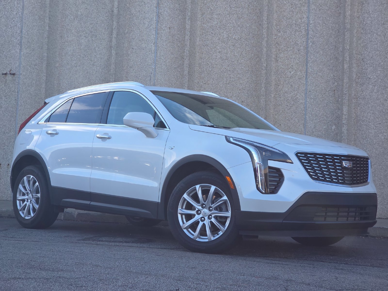 Certified 2023 Cadillac XT4 Luxury w/ Cold Weather Package FWD image 1