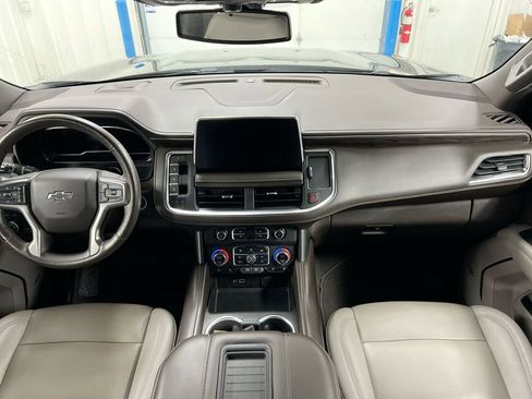 Used 2022 Chevrolet Suburban Z71 w/ Luxury Package AWD/4WD image 5