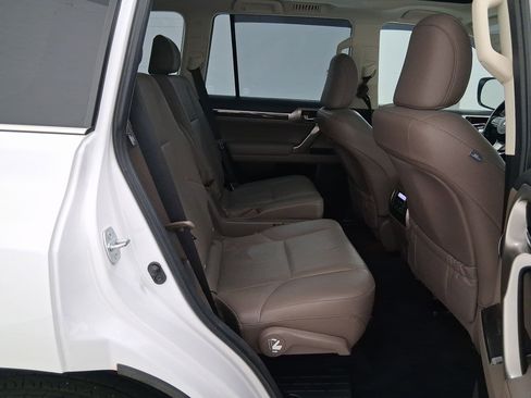 Used 2020 Lexus GX 460 Luxury image 32
