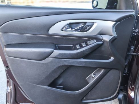 Used 2020 Chevrolet Traverse LT image 20