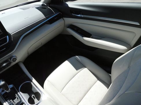 Used 2025 Nissan Altima 2.5 SL AWD/4WD image 11