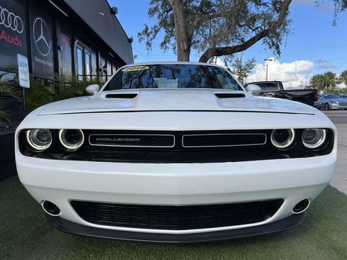 Used 2018 Dodge Challenger SXT image 2