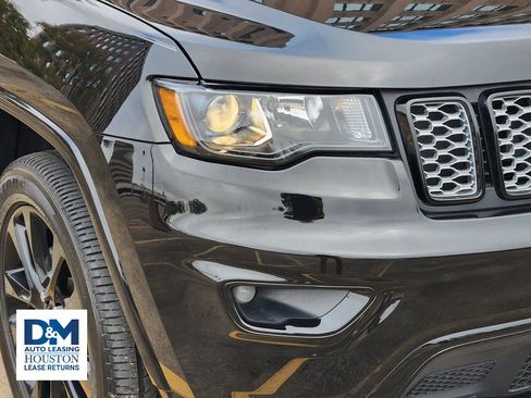 Used 2021 Jeep Grand Cherokee Laredo X image 11