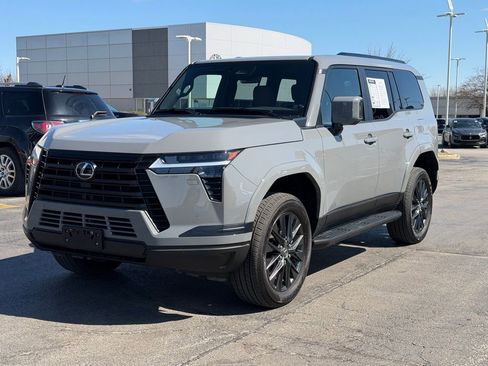 Used 2024 Lexus GX 550 w/ Cold Area Package image 7