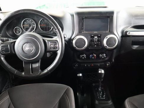 Used 2018 Jeep Wrangler Unlimited Sahara image 13