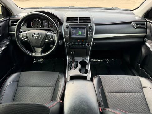 Used 2017 Toyota Camry SE image 11
