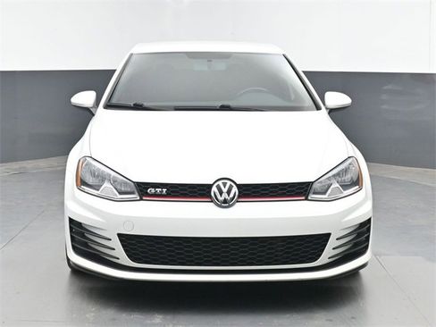 Used 2017 Volkswagen GTI S image 3