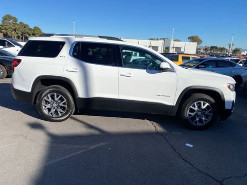 Used 2023 GMC Acadia SLT image 4