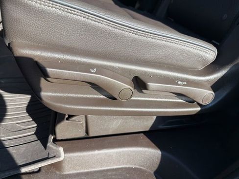 Used 2021 GMC Yukon Denali w/ Denali Premium Package image 32