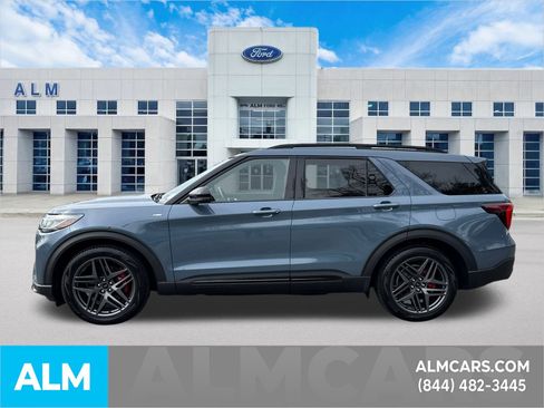 Used 2025 Ford Explorer ST-Line w/ Premium Package RWD image 9