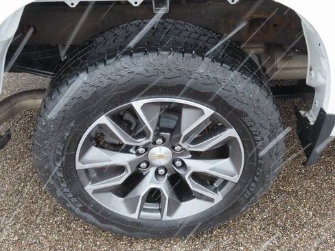 Used 2024 Chevrolet Silverado 1500 LT AWD/4WD image 16