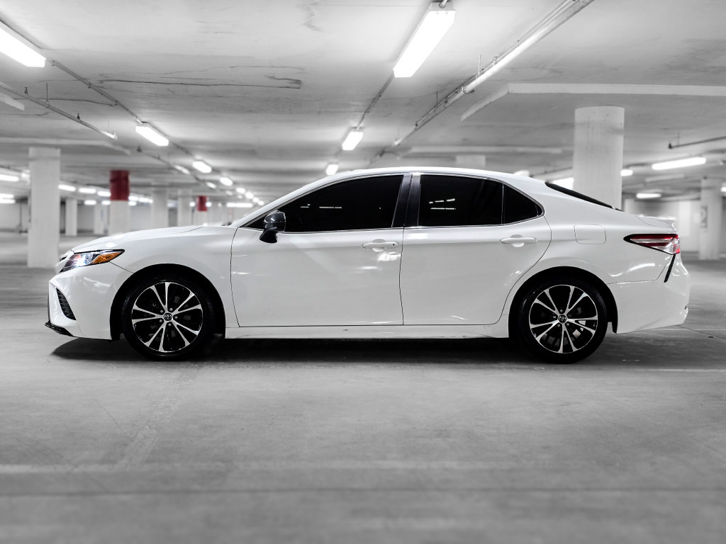Used 2020 Toyota Camry SE FWD image 14