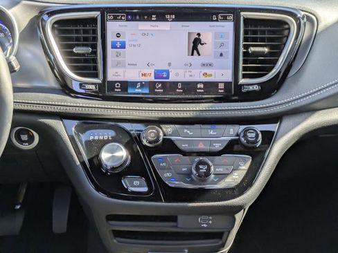 New 2026 Chrysler Pacifica Select image 19