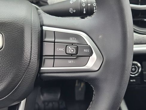 Used 2025 Jeep Compass Latitude AWD/4WD image 25