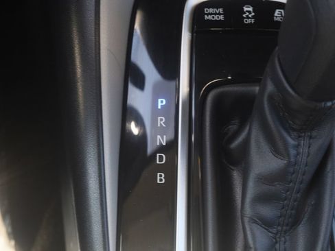 Used 2025 Toyota Corolla LE AWD/4WD image 7