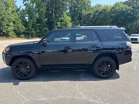 Used 2022 Toyota 4Runner SR5 Premium w/ Moonroof Package AWD/4WD image 9