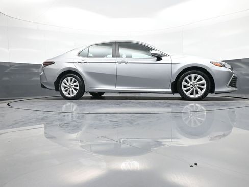 Used 2021 Toyota Camry LE image 27