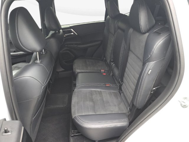 Used 2024 Mitsubishi Outlander 4WD Plug-In Hybrid image 14