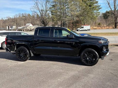 Used 2025 Chevrolet Colorado Z71 w/ Technology Package image 3