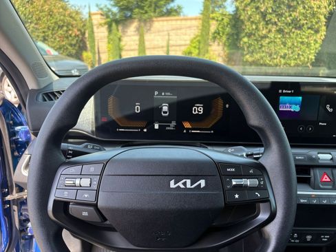 Used 2025 Kia K4 FWD image 28