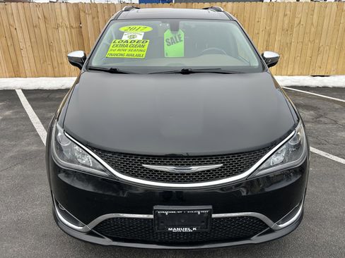 Used 2017 Chrysler Pacifica Limited w/ UConnect Theater Package image 2