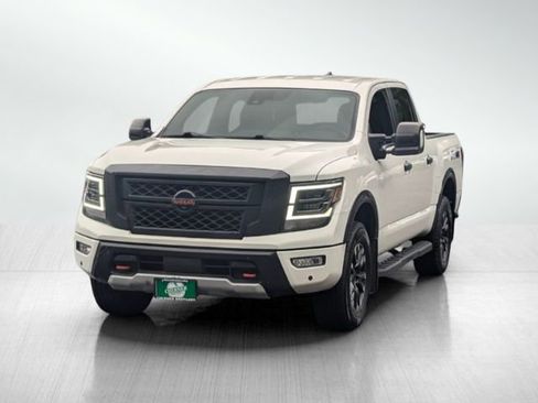 Used 2022 Nissan Titan PRO-4X w/ Pro-4x Convenience Package image 8