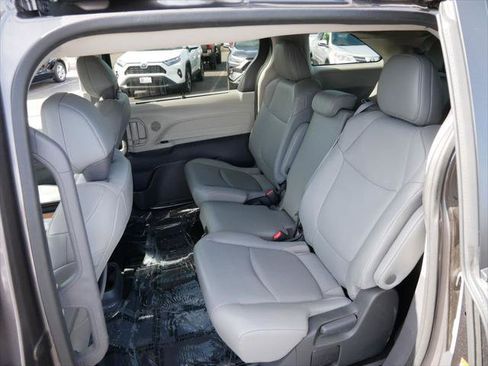 Certified 2024 Toyota Sienna XLE FWD image 11