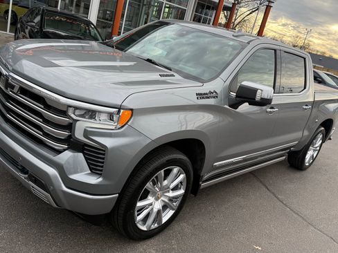 Used 2023 Chevrolet Silverado 1500 High Country w/ High Country Premium Package image 3