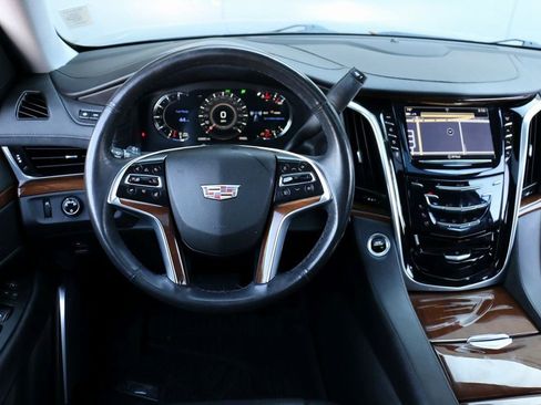 Used 2020 Cadillac Escalade ESV Premium Luxury image 33