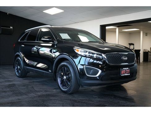 Used 2018 Kia Sorento AWD image 1
