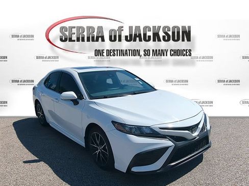 Used 2023 Toyota Camry SE w/ Cold Weather Package FWD image 2
