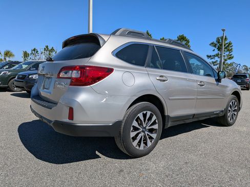 Used 2017 Subaru Outback 2.5i Limited image 4