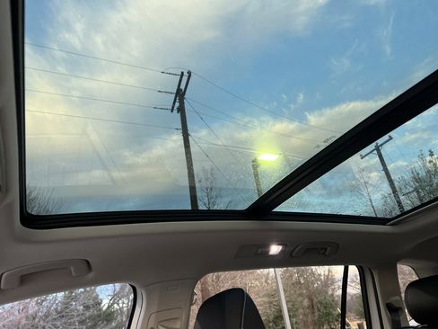 Certified 2023 Volkswagen Tiguan SE w/ Panoramic Sunroof Package image 25