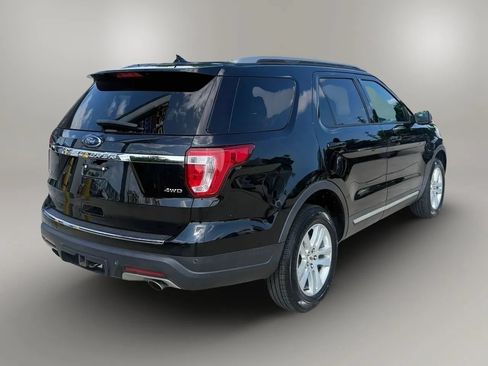 Used 2018 Ford Explorer XLT w/ Equipment Group 202A AWD/4WD image 8