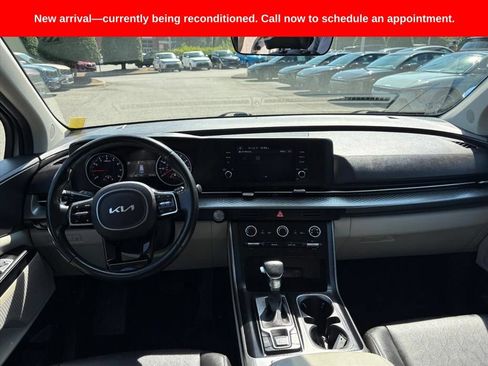 Used 2022 Kia Carnival LX FWD image 8