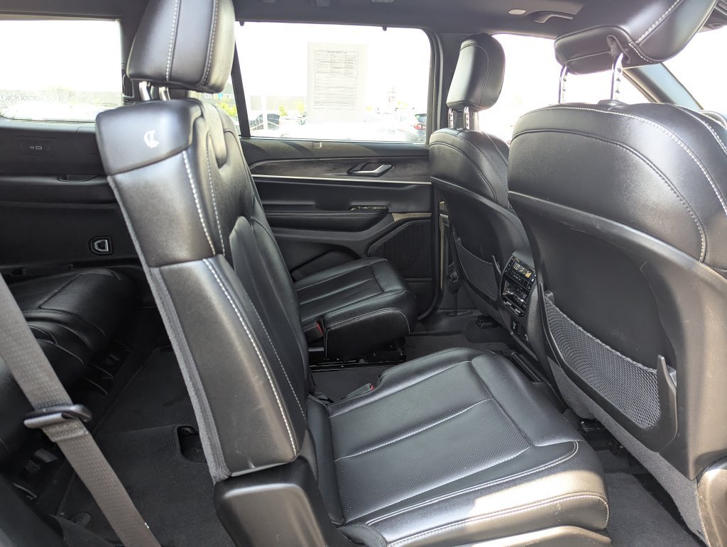 Used 2024 Jeep Grand Cherokee L Limited w/ Luxury Tech Group II AWD/4WD image 34