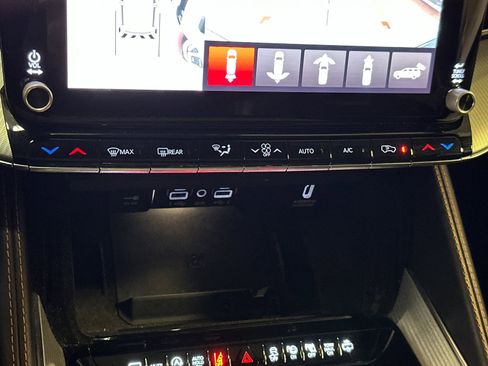 Certified 2023 Jeep Grand Wagoneer Series III image 21