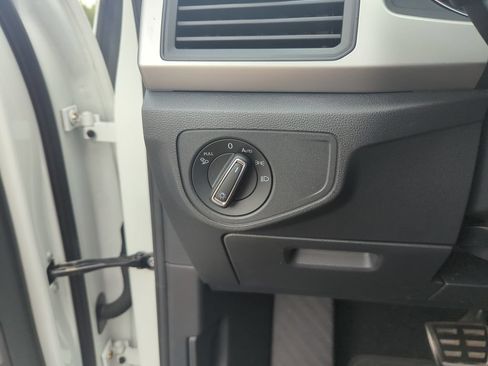 Certified 2021 Volkswagen Atlas Cross Sport SE FWD image 20