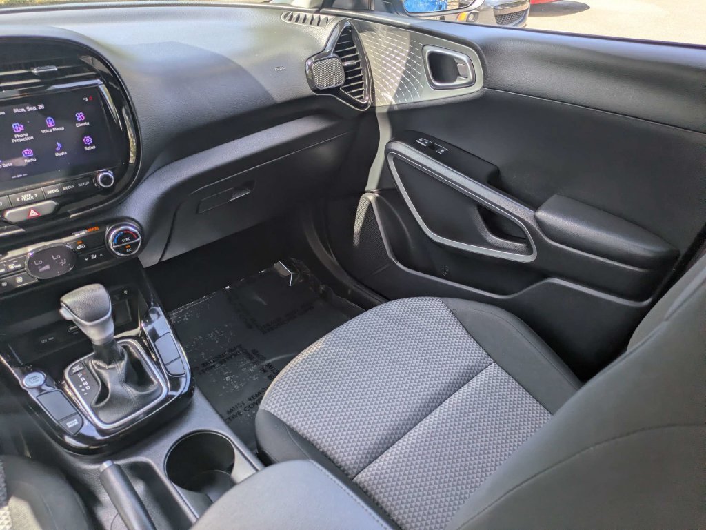 Used 2023 Kia Soul S FWD image 14