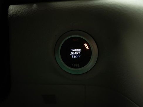Used 2023 Chrysler Pacifica Touring-L FWD image 25