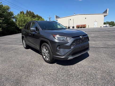 Used 2020 Toyota RAV4 Limited w/ All Weather Liner Package FWD image 4