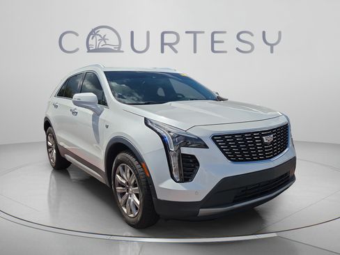 Used 2020 Cadillac XT4 Premium Luxury w/ Enhanced Visibility Package FWD image 3