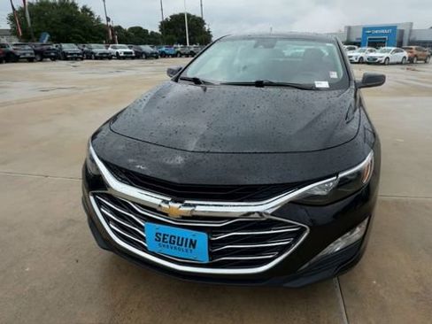 Used 2025 Chevrolet Malibu LT FWD image 3