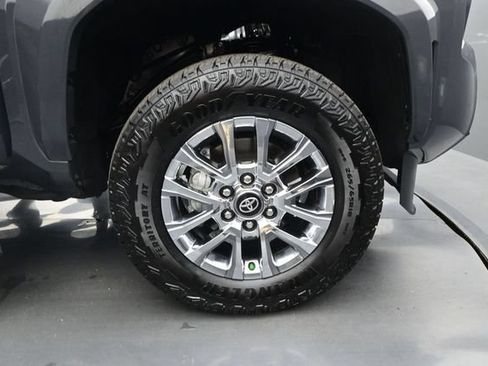 Used 2024 Toyota Tacoma Limited w/ Limited Package (LT) AWD/4WD image 19
