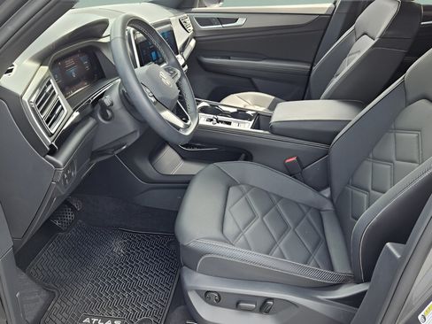 Used 2024 Volkswagen Atlas Cross Sport SE AWD/4WD image 12