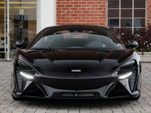 Used 2023 McLaren Artura RWD image 2