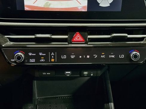 Used 2025 Kia Niro EX w/ EX Cold Weather Package FWD image 16