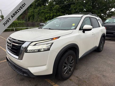 Used 2022 Nissan Pathfinder SV FWD image 1